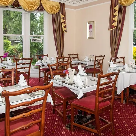 Beaumont Guest House- Free Private Parking & Off-site Health Centre Access - Adults Only
