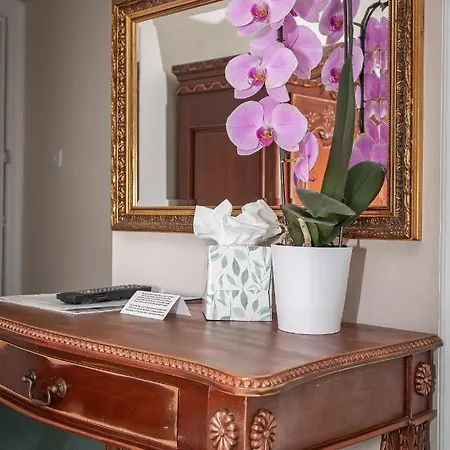 Beaumont - Adult Only - Free Car Park & Off Site Access To The Local Health Centre Гостевой дом 5*