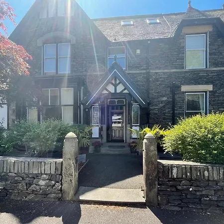 Beaumont Guest House- Free Private Parking & Off-site Health Centre Access - Adults Only Affittacamere