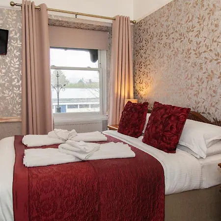 Beaumont Guest House- Free Private Parking & Off-site Health Centre Access - Adults Only Guest house