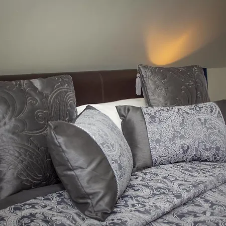 Guest house Beaumont Guest House- Free Private Parking & Off-site Health Centre Access - Adults Only 5*