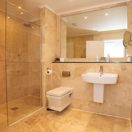 Pensjonat Beaumont - Adults-only Boutique Guest House- Free Parking & Wellness Access Windermere