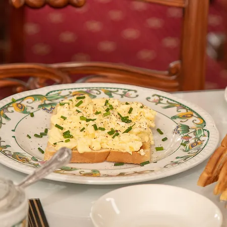 Beaumont - Adults-only Boutique Guest House- Free Parking & Wellness Access ゲストハウス ウィンダミア