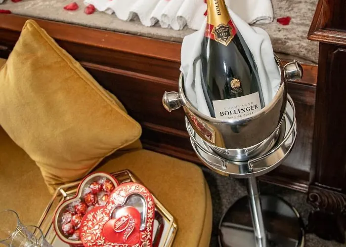 Beaumont - Adult Only - Free Car Park & Off Site Access To The Local Health Centre Guest house