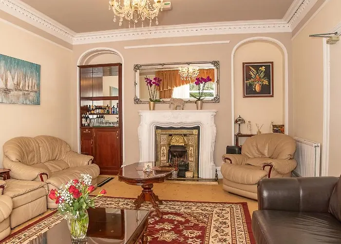 Beaumont - Adult Only - Free Car Park & Off Site Access To The Local Health Centre Guest house