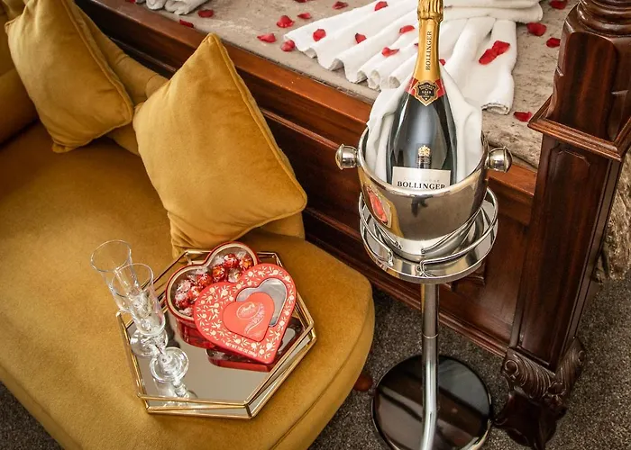 Beaumont - Adult Only - Free Car Park & Off Site Access To The Local Health Centre Guest house 5*