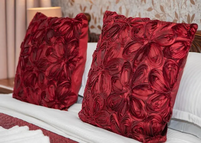 Beaumont - Adult Only - Free Car Park & Off Site Access To The Local Health Centre