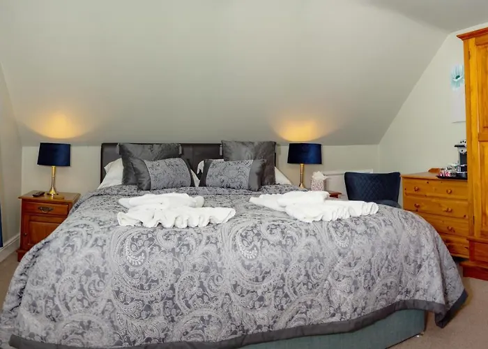 Beaumont - Adult Only - Free Car Park & Off Site Access To The Local Health Centre