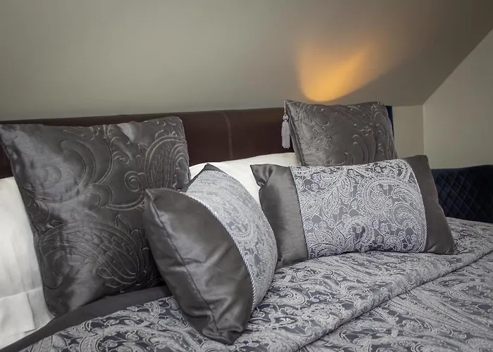 Guest house Beaumont - Adult Only - Free Car Park & Off Site Access To The Local Health Centre 5*