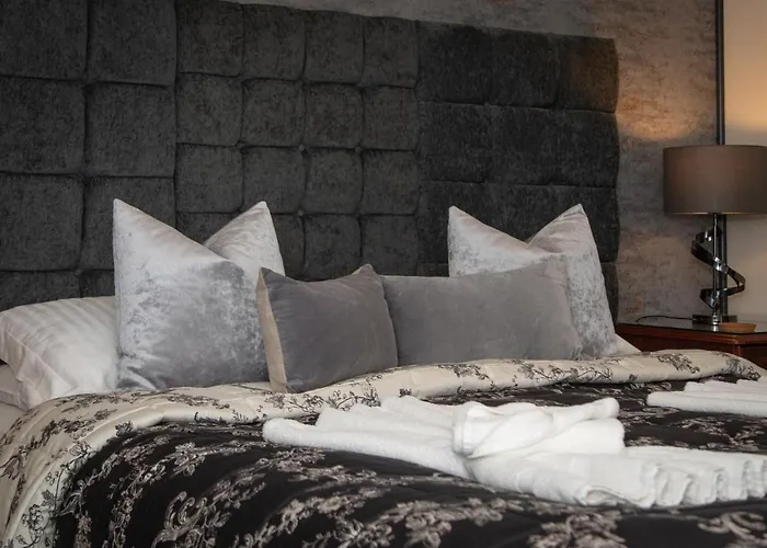 Beaumont - Adult Only - Free Car Park & Off Site Access To The Local Health Centre Windermere