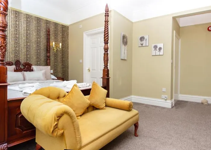 Guest house Beaumont - Adult Only - Free Car Park & Off Site Access To The Local Health Centre