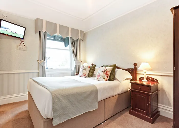 Beaumont - Adult Only - Free Car Park & Off Site Access To The Local Health Centre Guest house Windermere