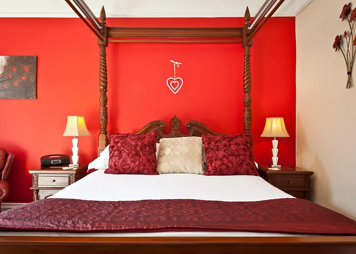 Beaumont - Adult Only - Free Car Park & Off Site Access To The Local Health Centre