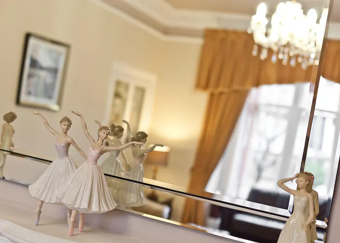 Beaumont - Adult Only - Free Car Park & Off Site Access To The Local Health Centre Guest house Windermere