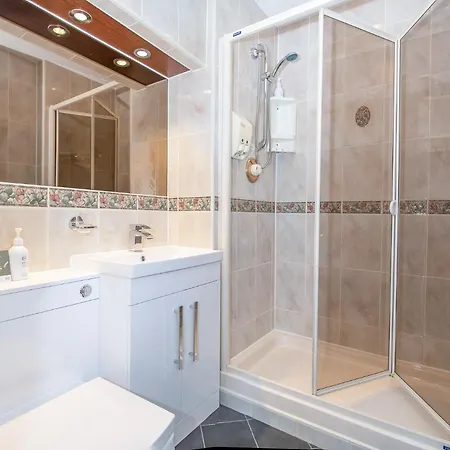 בית הארחה Beaumont - Adult Only - Free Car Park & Off Site Access To The Local Health Centre ווינדרמר