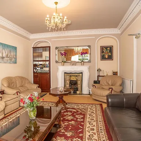 Beaumont - Adult Only - Free Car Park & Off Site Access To The Local Health Centre בית הארחה