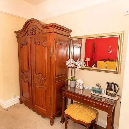 Beaumont Guest House- Free Private Parking & Off-site Health Centre Access - Adults Only 5* Windermere