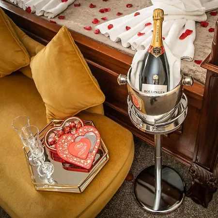 Beaumont - Adult Only - Free Car Park & Off Site Access To The Local Health Centre בית הארחה 5*