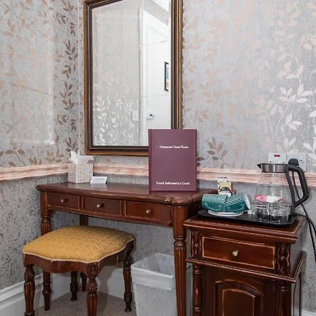 Pensión Beaumont - Free Private Parking & Local Health Centre Access - Adults Only Windermere